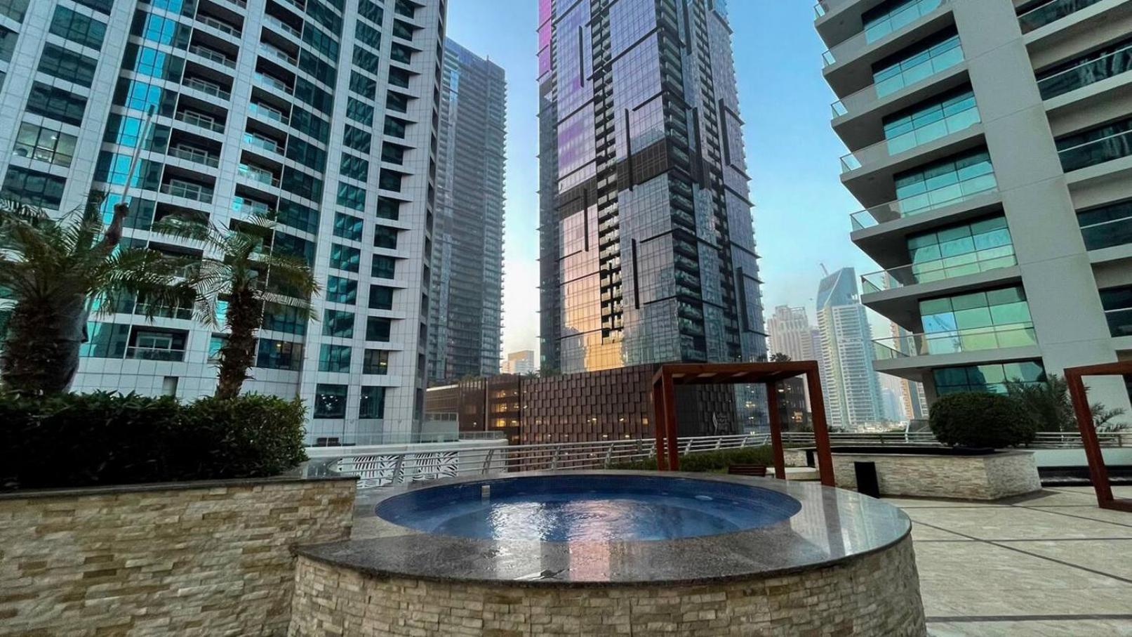 Sea & Palm View Elegant 1 Bedroom Apartment Dubai Esterno foto