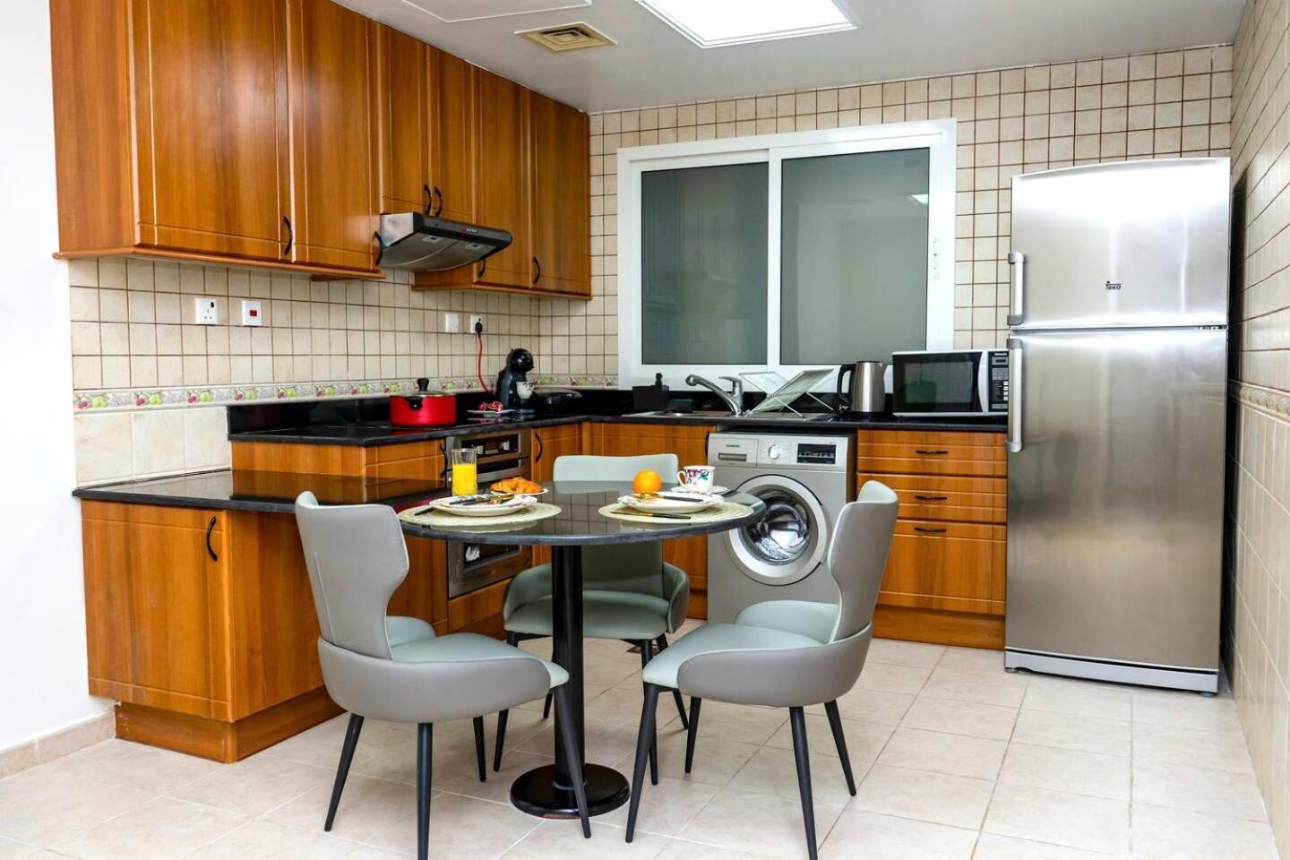 Sea & Palm View Elegant 1 Bedroom Apartment Dubai Esterno foto