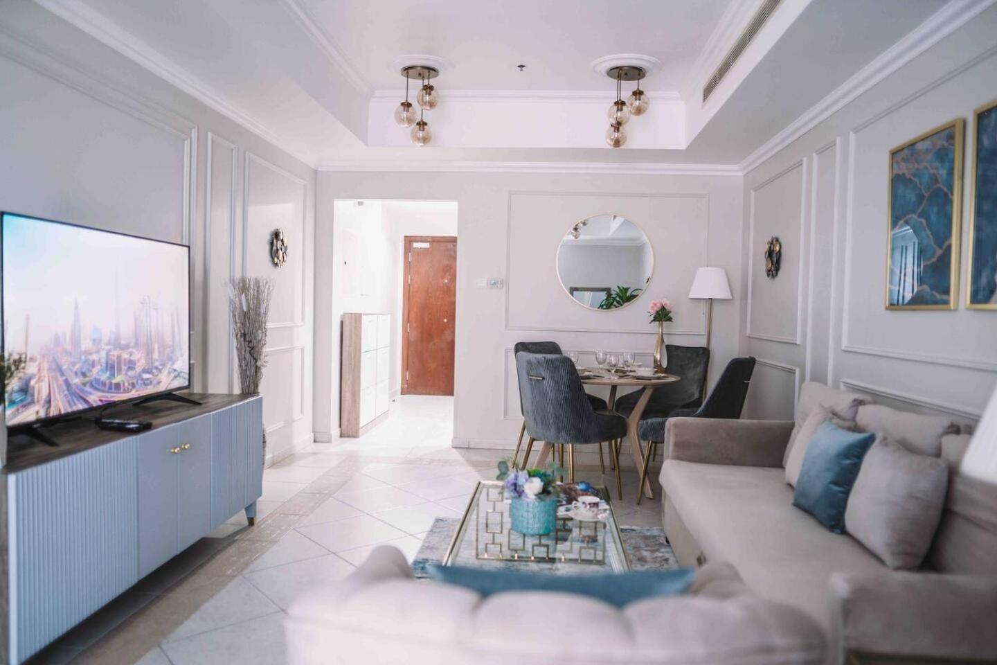 Sea & Palm View Elegant 1 Bedroom Apartment Dubai Esterno foto