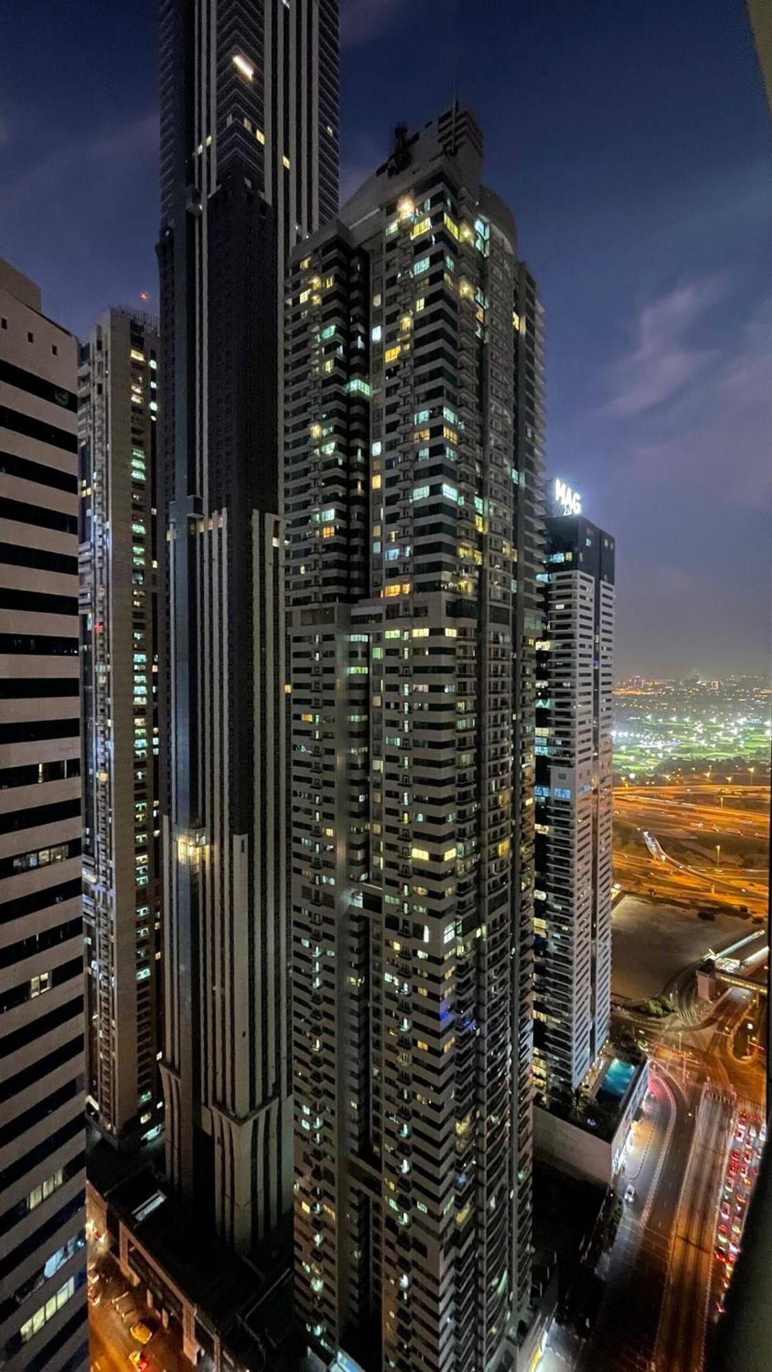 Sea & Palm View Elegant 1 Bedroom Apartment Dubai Esterno foto