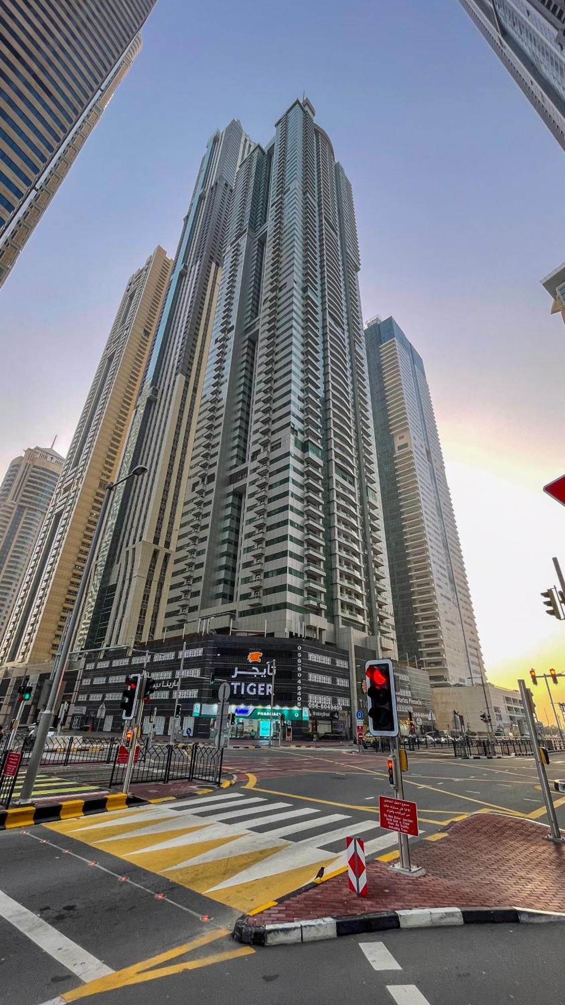 Sea & Palm View Elegant 1 Bedroom Apartment Dubai Esterno foto